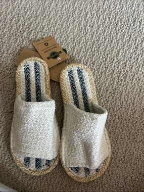NWT Earth Ragz Baja Slides - Eco-Friendly Woven Striped Sandals
Size - Medium